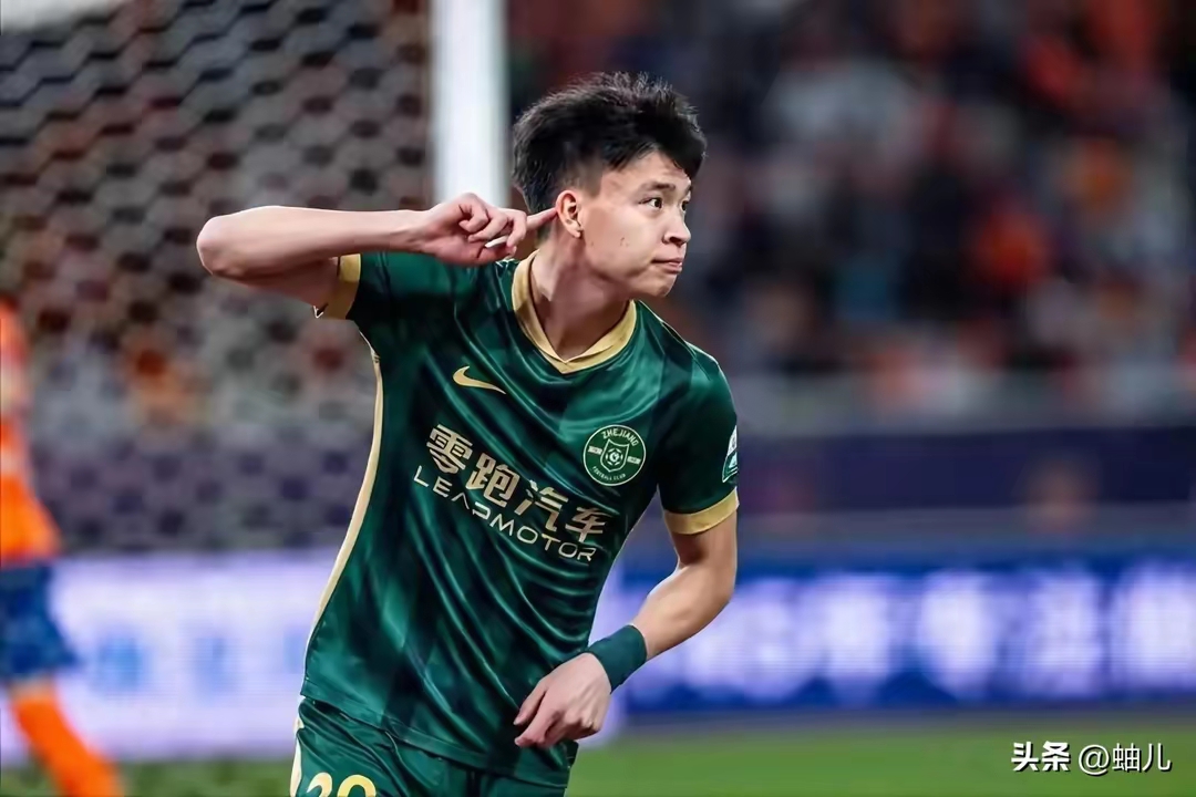 浙江队迎中超关键赛，关键时刻防线松动，态度坚定，年轻球员得到机会的简单介绍
