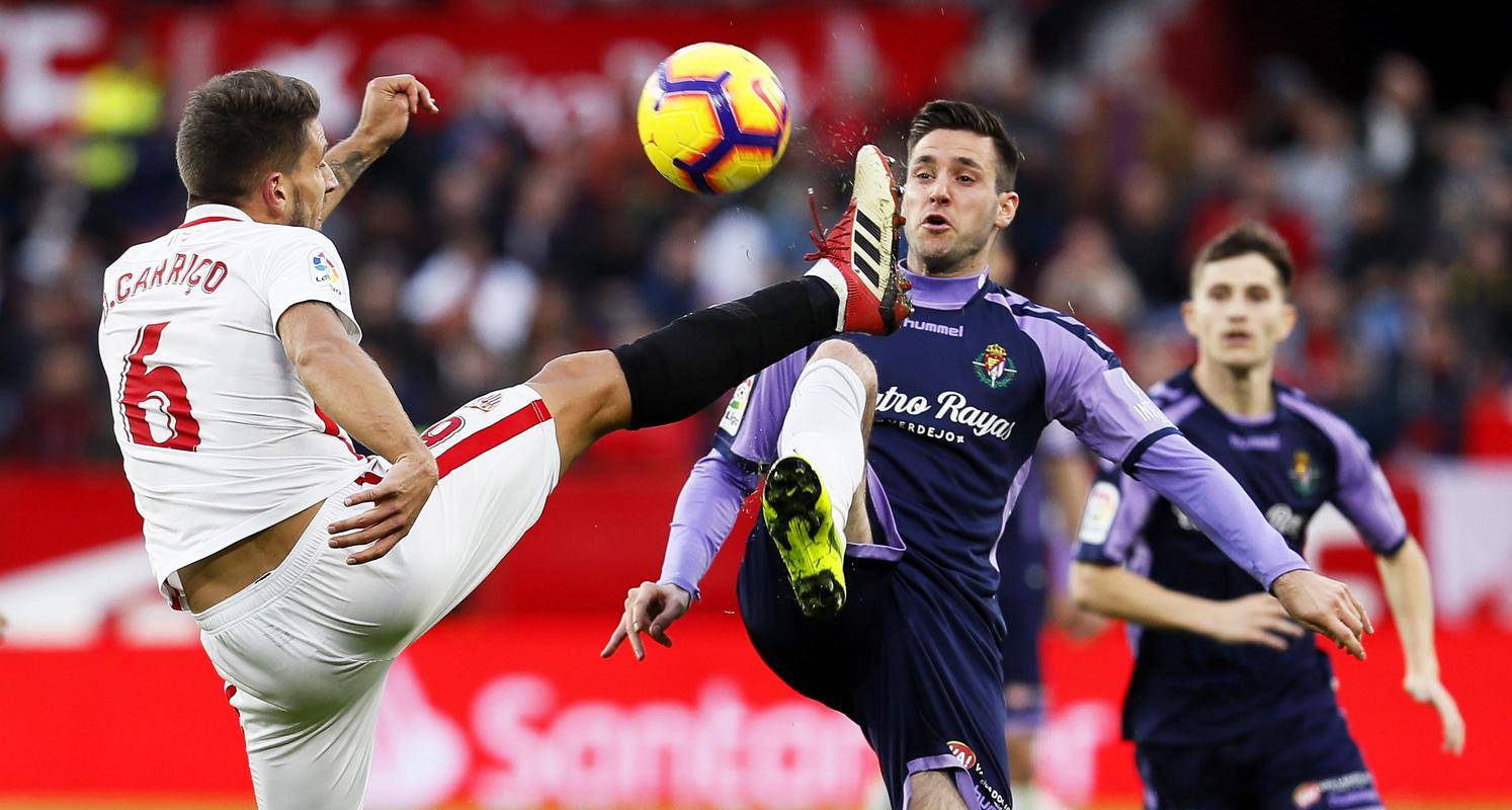 娱乐平台包含里昂迎西甲关键赛；赛后远射贴柱；气氛紧张；赛程密集仍需轮换的词条